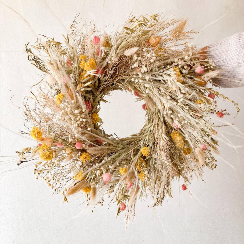 Dried Flower Wreath With Strawberry Thistles | Floral wreaths Floral wreaths Floral wreaths